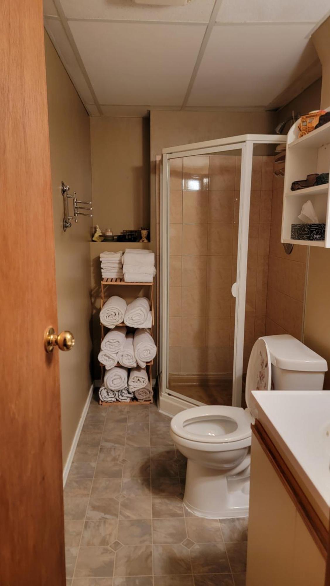 Charming - 2 Bedrooms Suite, 1 Full Bath & Family Room Kamloops Luaran gambar